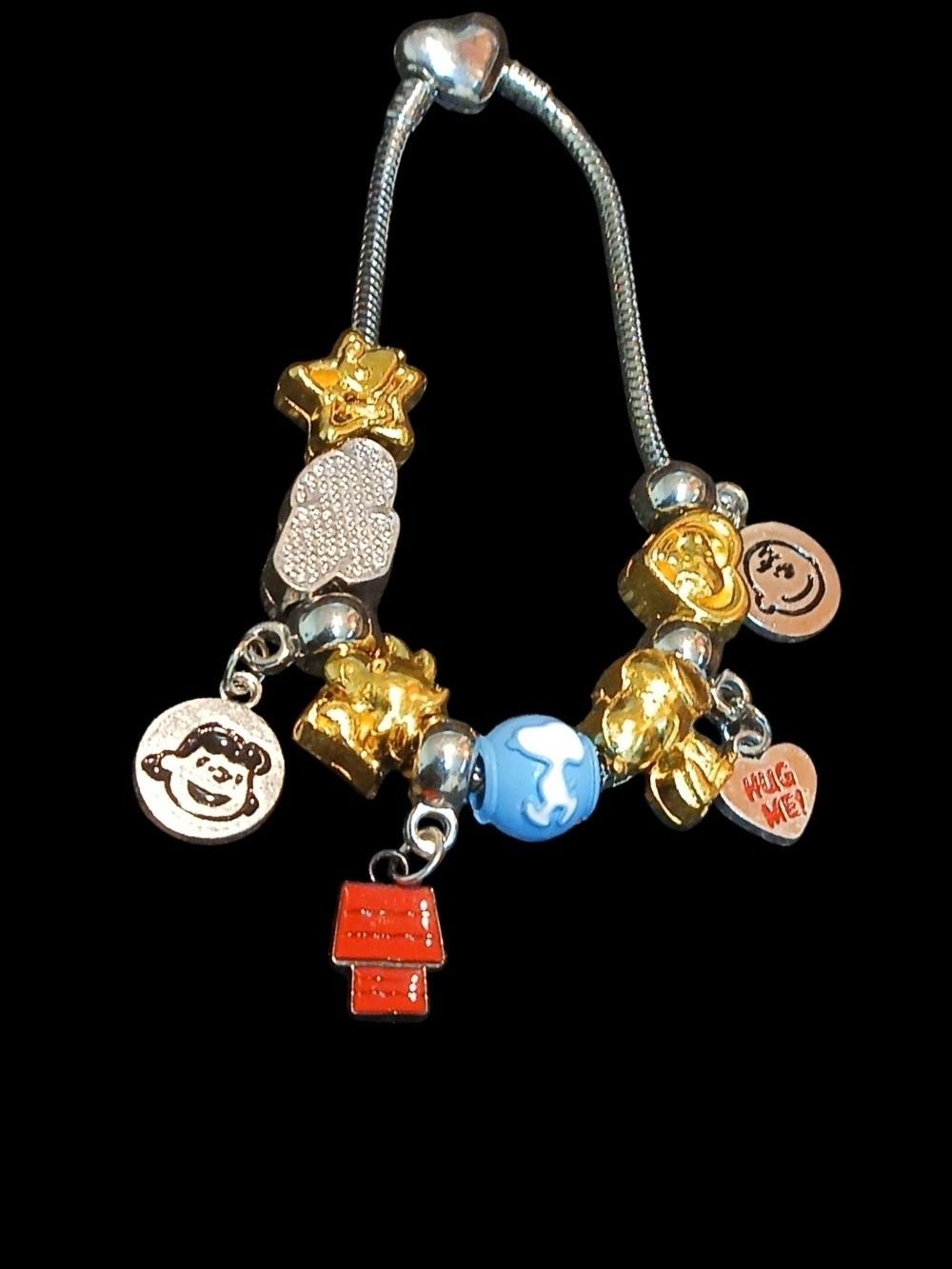 Peanuts - Snoopy & The Peanuts Crew on this Beautiful 19cm Charm Bracelet